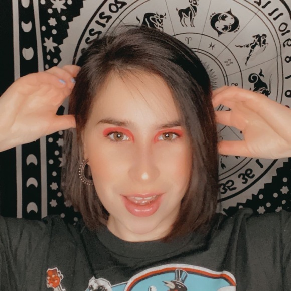 Meet your Posher, Chloe - Picture 2 of 6